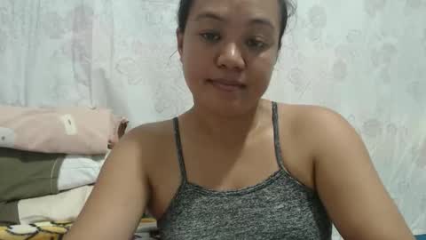 Snapshot of funluvnpinay4u chatting on February 19, 2026, 1:23 am MAE online show from February 19, 2026, 1:23 am