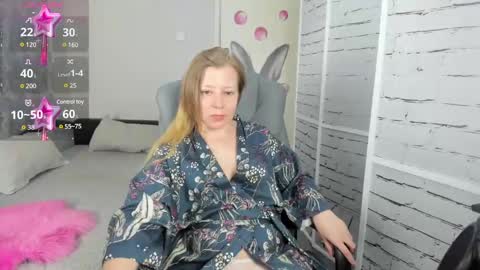 Snapshot of funny_bunny4 chatting on February 20, 2025, 4:25 pm funny_bunny4 online show from February 20, 2025, 4:25 pm