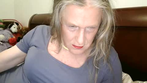 Jessie Love online show from February 1, 2026, 10:47 am