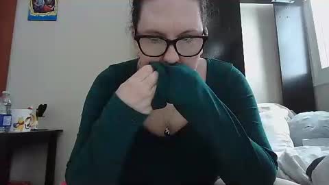 fuzzypeaches87 online show from January 18, 2026, 6:12 pm