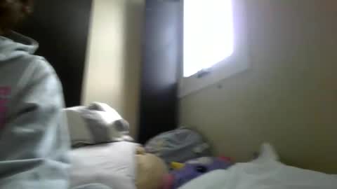 fuzzypeaches87 online show from March 17, 2026, 5:27 pm