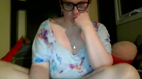 fuzzypeaches87 online show from April 12, 2026, 8:08 am