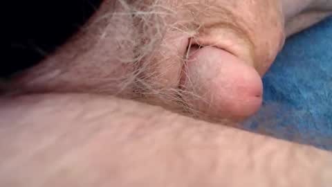 Mark online show from December 1, 2025, 10:37 pm