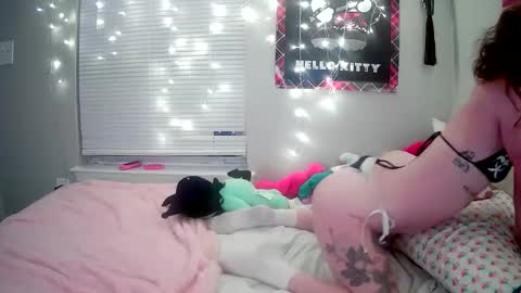 Snapshot of g0recreep chatting on September 24, 2025, 4:27 am g0recreep online show from September 24, 2025, 4:27 am