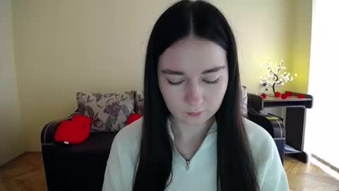 Jaklin online show from March 18, 2026, 9:23 am