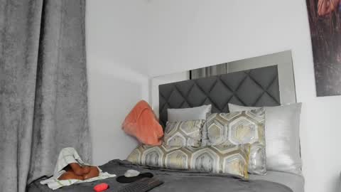   Instagram soygabi g   online show from January 28, 2025, 2:53 am