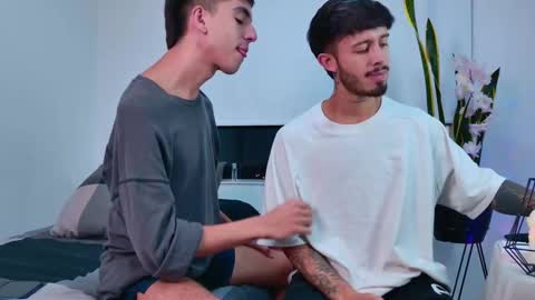 Snapshot of gabriel_and_geronimo chatting on November 21, 2025, 1:37 am gabriel_and_geronimo online show from November 21, 2025, 1:37 am