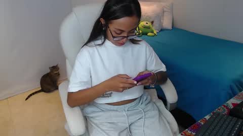 Snapshot of gabriela_morales01 chatting on February 10, 2025, 12:08 am . online show from February 10, 2025, 12:08 am