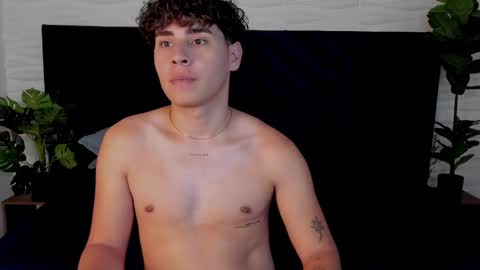 gabriell_ramirez_ online show from February 11, 2025, 9:53 am