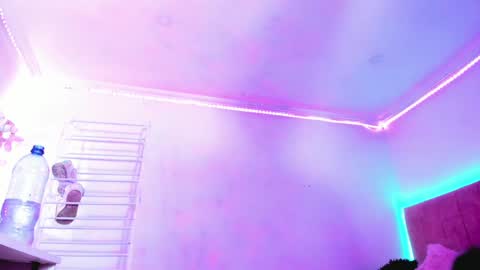   online show from October 12, 2025, 4:39 pm