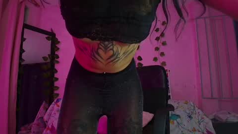 Snapshot of gaby_tailor_ chatting on January 3, 2025, 11:01 pm Gaby online show from January 3, 2025, 11:01 pm