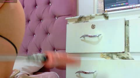 gaby_vegaa online show from October 31, 2025, 4:57 am