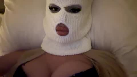 Feetbaabe online show from May 11, 2026, 7:33 pm