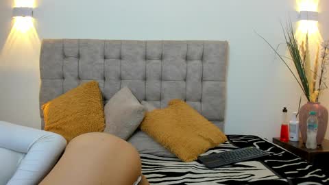 gaia_n_nix online show from April 5, 2026, 4:20 am