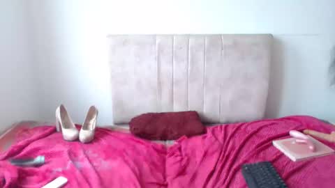 gatita13333321 online show from February 14, 2026, 4:59 pm