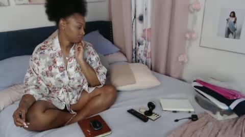 The Empress online show from October 3, 2025, 10:01 am