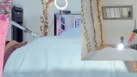 Snapshot of genesis__love_ chatting on October 3, 2025, 9:28 am Genesis online show from October 3, 2025, 9:28 am