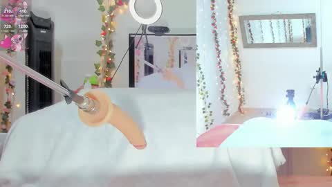 Snapshot of genesis__love_ chatting on October 4, 2025, 9:29 am Genesis online show from October 4, 2025, 9:29 am