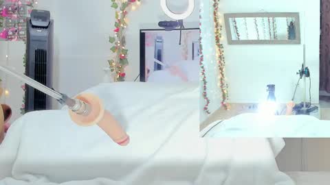 Snapshot of genesis__love_ chatting on October 6, 2025, 9:29 am Genesis online show from October 6, 2025, 9:29 am