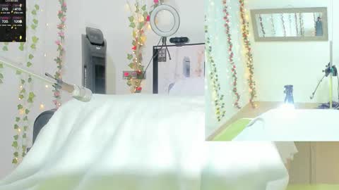 Snapshot of genesis__love_ chatting on October 17, 2025, 9:23 am Genesis online show from October 17, 2025, 9:23 am