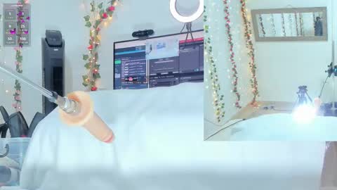 Snapshot of genesis__love_ chatting on November 8, 2025, 9:09 am Genesis online show from November 8, 2025, 9:09 am