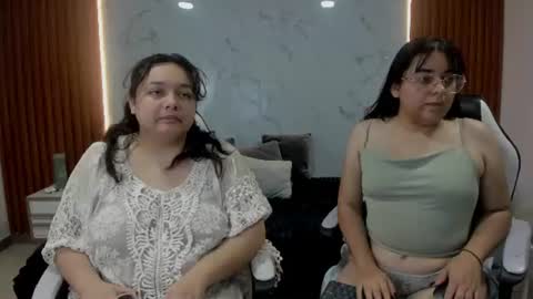 genesis_y_moon online show from July 6, 2026, 4:53 am