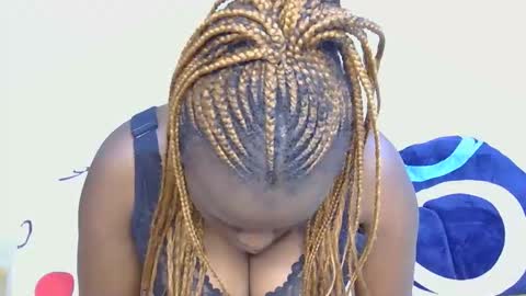 Snapshot of geni_smart chatting on November 3, 2025, 7:59 pm Luciana online show from November 3, 2025, 7:59 pm