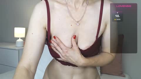 Snapshot of gentlywomen chatting on November 2, 2025, 8:17 am Elena online show from November 2, 2025, 8:17 am