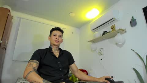 independent model online show from January 2, 2025, 11:16 pm