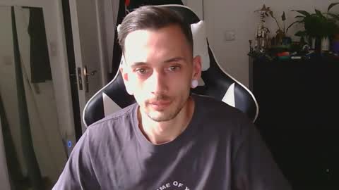 georgek0011 online show from April 10, 2026, 4:44 pm