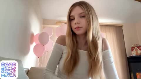 Chloe online show from September 19, 2025, 9:22 am