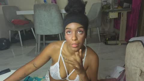 georgiss_ online show from June 5, 2026, 5:03 am