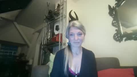 germansweety online show from October 18, 2025, 5:03 pm