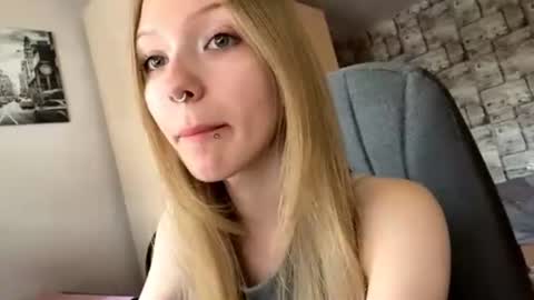Sophie online show from June 28, 2026, 4:29 am