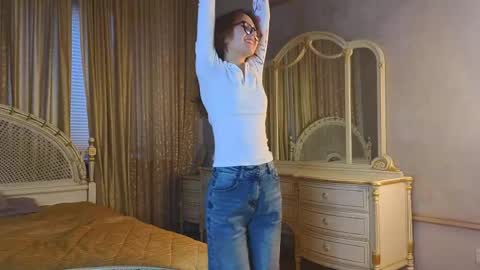 Kristy online show from April 18, 2026, 2:10 pm