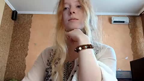 Kate online show from May 19, 2026, 3:02 am
