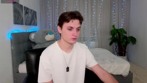 Snapshot of ggimperator chatting on October 21, 2025, 9:32 am Alex online show from October 21, 2025, 9:32 am