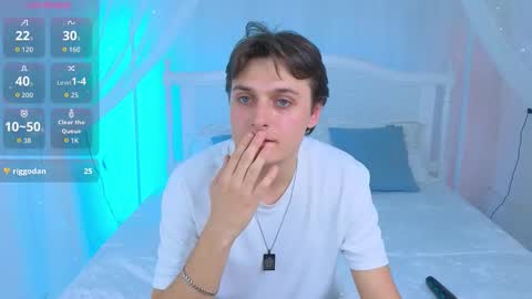 Snapshot of ggimperator chatting on October 31, 2025, 6:42 pm Alex online show from October 31, 2025, 6:42 pm