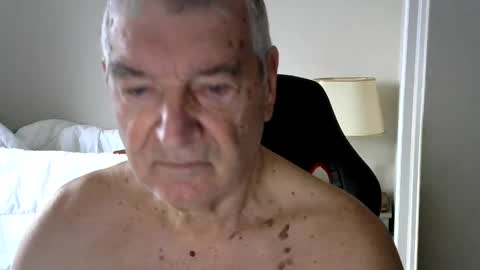 Snapshot of gh1952ma chatting on January 4, 2025, 2:14 pm Gisse online show from January 4, 2025, 2:14 pm