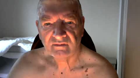 Snapshot of gh1952ma chatting on January 6, 2025, 9:19 am Gisse online show from January 6, 2025, 9:19 am