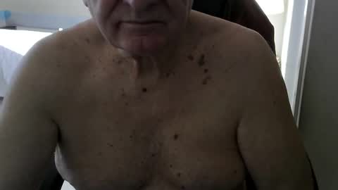 Snapshot of gh1952ma chatting on January 13, 2025, 12:35 pm Gisse online show from January 13, 2025, 12:35 pm