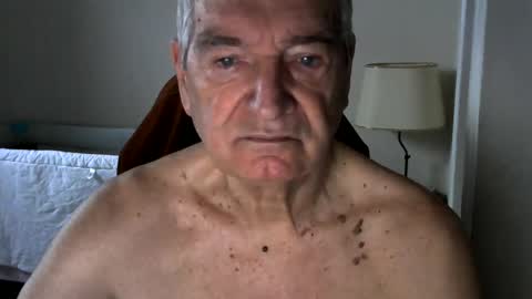 Snapshot of gh1952ma chatting on January 22, 2025, 11:23 am Gisse online show from January 22, 2025, 11:23 am