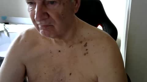 Snapshot of gh1952ma chatting on March 12, 2025, 8:19 am Gisse online show from March 12, 2025, 8:19 am