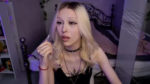 Snapshot of ghost_girlyy chatting on April 13, 2026, 11:59 am violeta online show from April 13, 2026, 11:59 am
