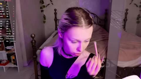 Snapshot of ghost_girlyy chatting on May 17, 2026, 4:43 am violeta online show from May 17, 2026, 4:43 am