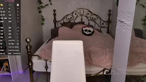 Snapshot of ghost_girlyy chatting on May 30, 2026, 12:41 am violeta online show from May 30, 2026, 12:41 am