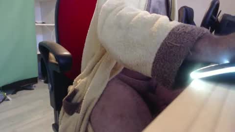 Snapshot of ghostatitude chatting on December 1, 2025, 8:08 am ghostatitude online show from December 1, 2025, 8:08 am