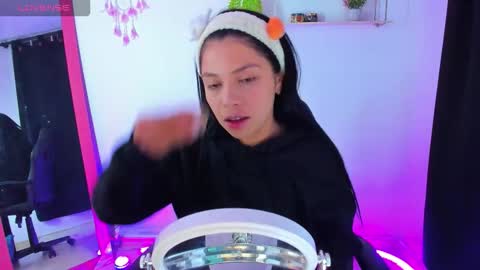 giaaaa   online show from December 15, 2025, 11:09 pm