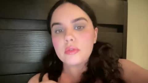 Snapshot of gia_is_horny chatting on December 7, 2024, 5:26 am The Queen of Squirt online show from December 7, 2024, 5:26 am