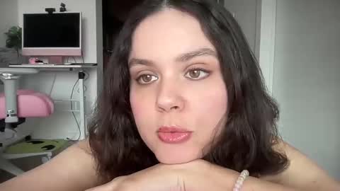 Snapshot of gia_is_horny chatting on December 13, 2024, 5:54 pm The Queen of Squirt online show from December 13, 2024, 5:54 pm